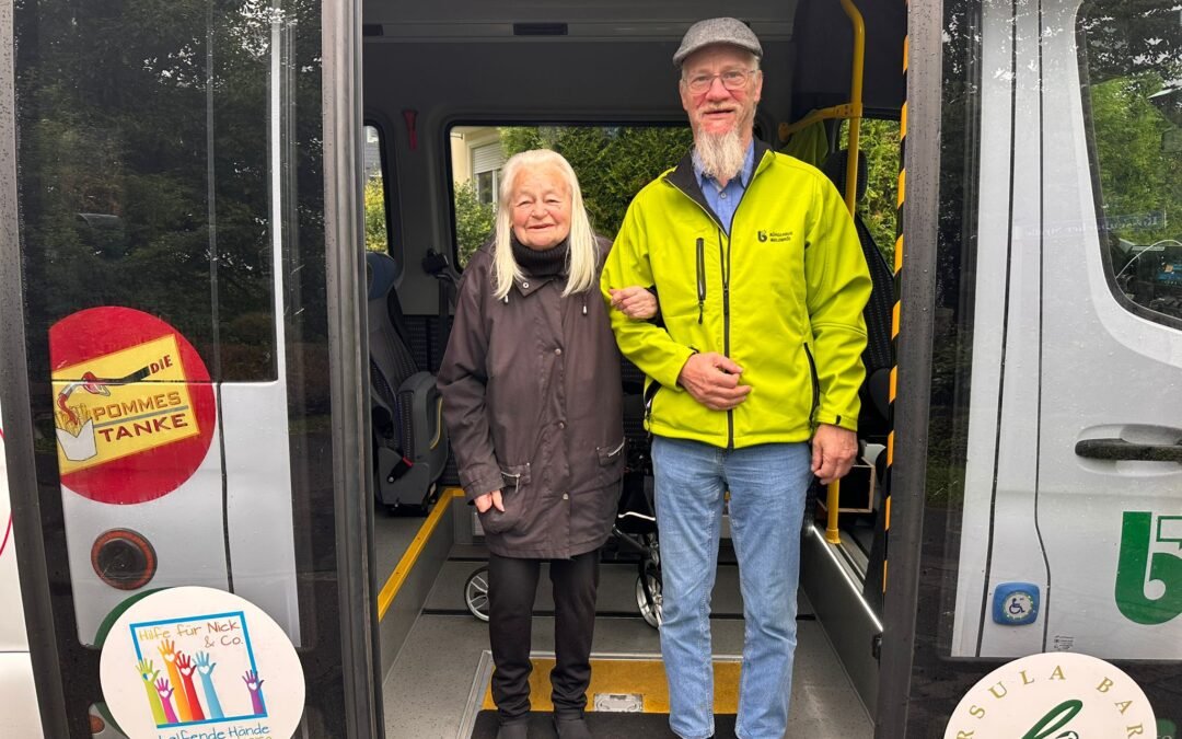 Erster Fahrgast im neuen „Rufbus“