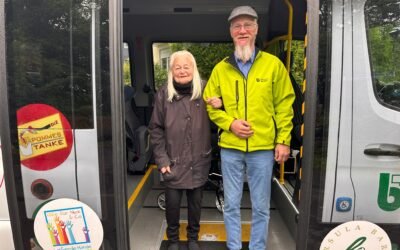 Erster Fahrgast im neuen „Rufbus“
